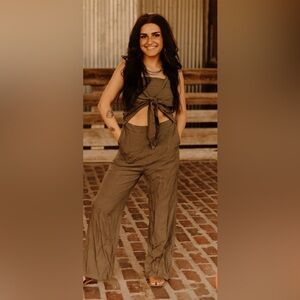 ⚜️olive green WILD JUNKIE Cut Out Front Tie Jumpsuit Sz L